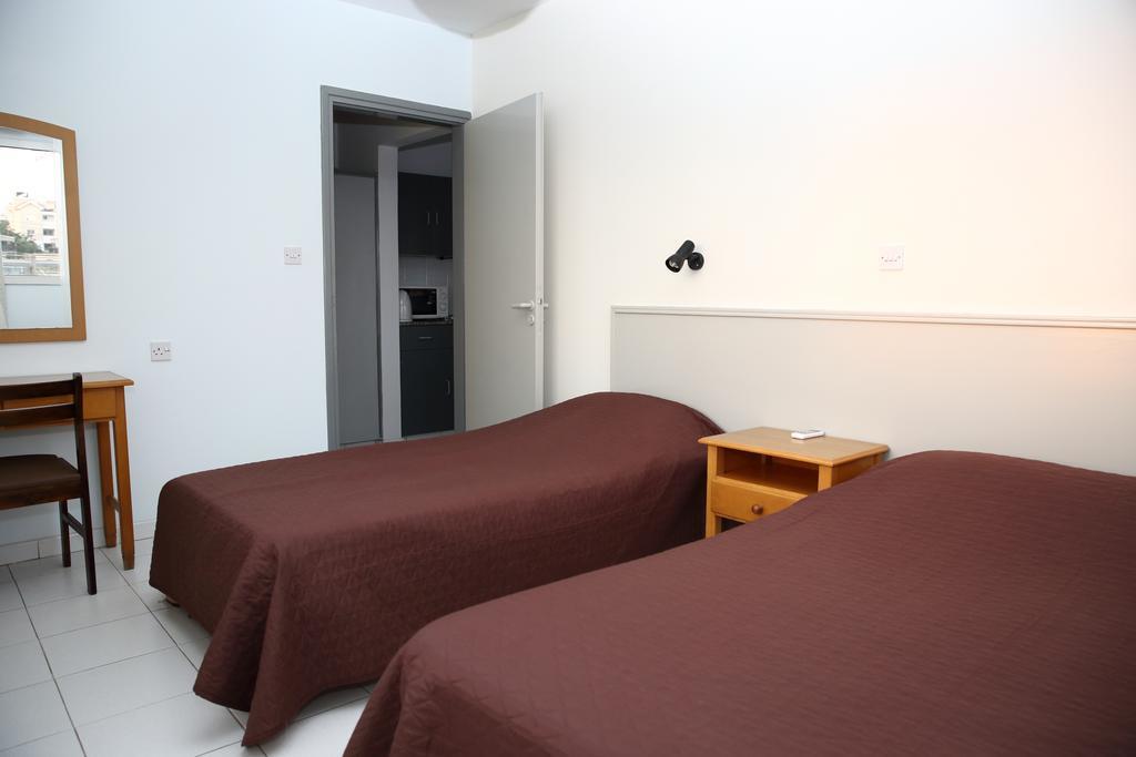 Alora Apartments Larnaca Buitenkant foto