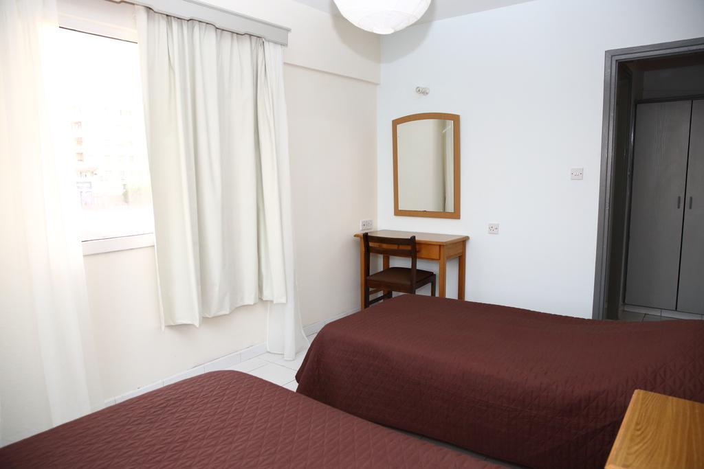 Alora Apartments Larnaca Buitenkant foto