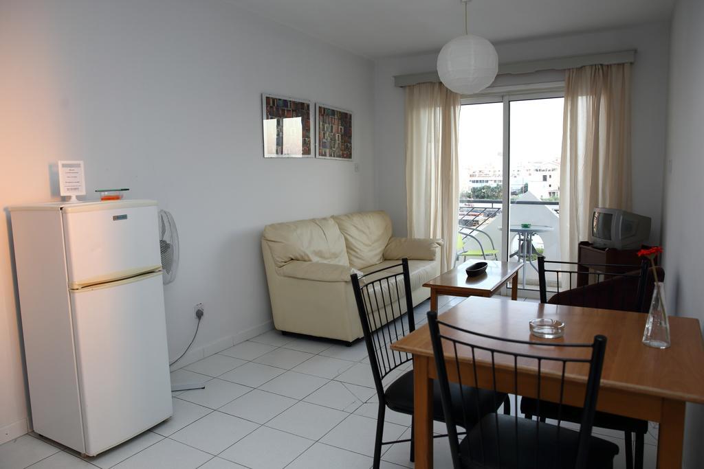 Alora Apartments Larnaca Buitenkant foto
