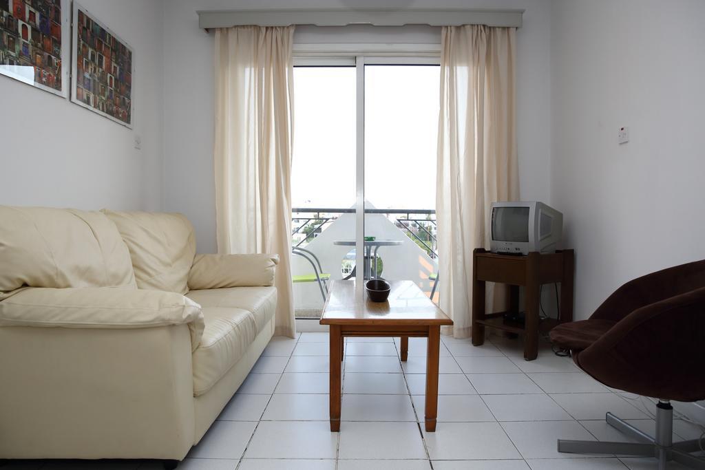 Alora Apartments Larnaca Buitenkant foto