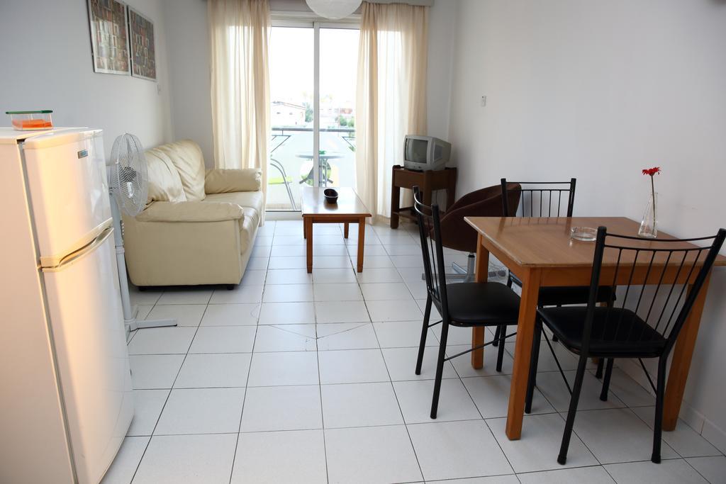 Alora Apartments Larnaca Buitenkant foto