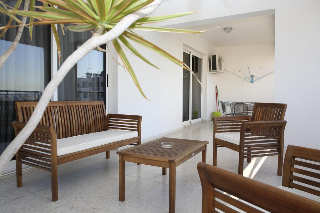 Alora Apartments Larnaca Buitenkant foto