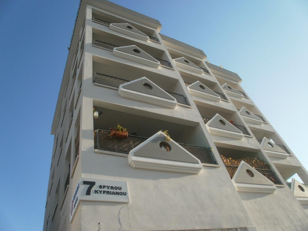 Alora Apartments Larnaca Buitenkant foto