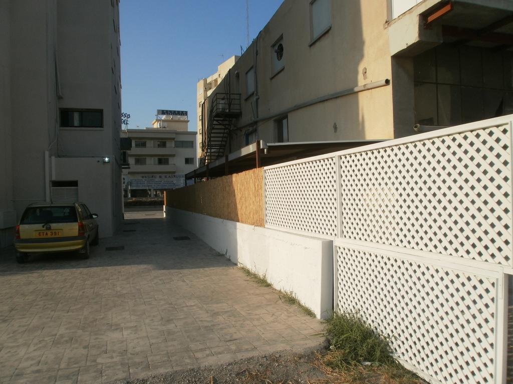 Alora Apartments Larnaca Buitenkant foto