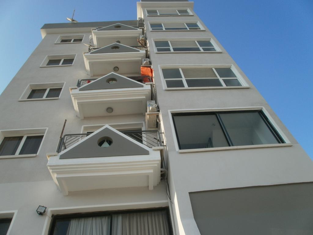 Alora Apartments Larnaca Buitenkant foto