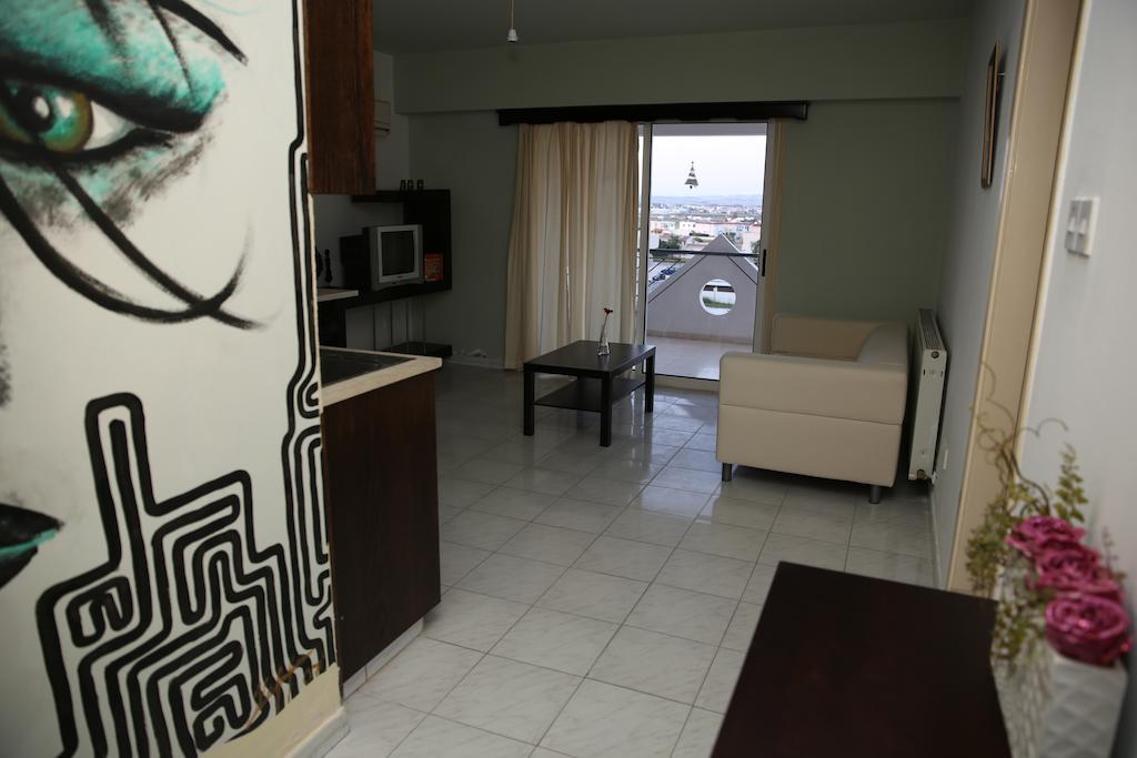 Alora Apartments Larnaca Buitenkant foto