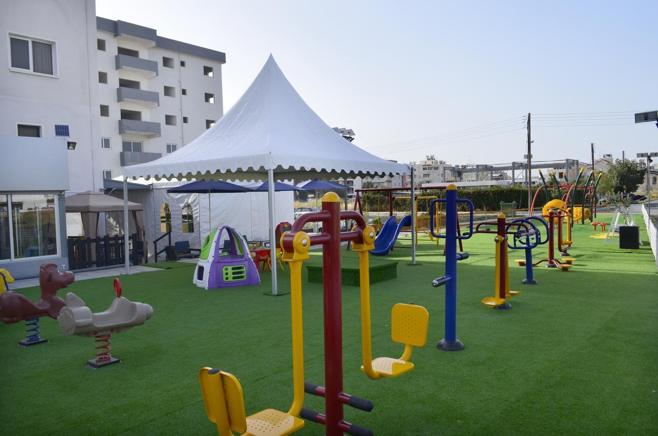 Alora Apartments Larnaca Buitenkant foto
