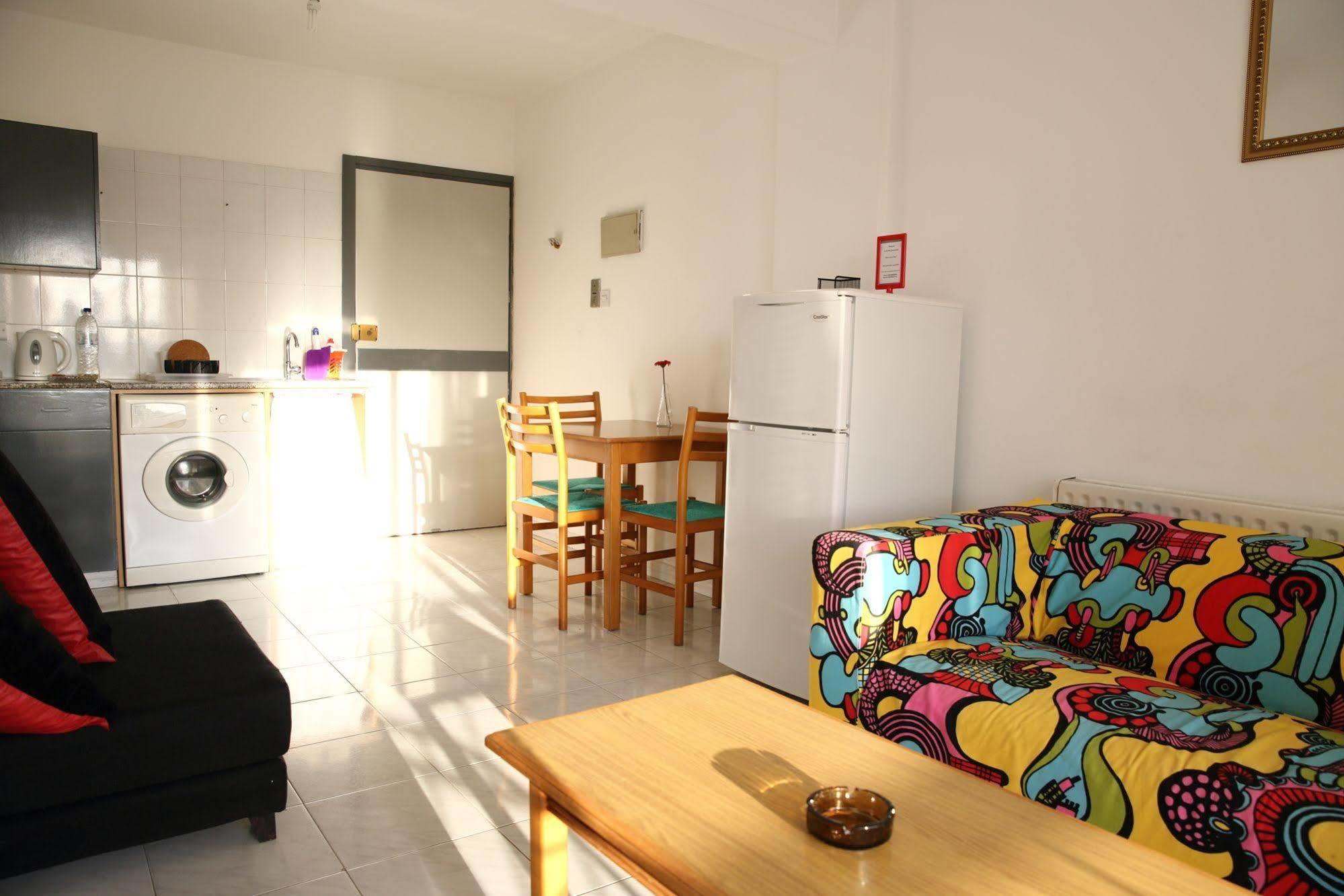 Alora Apartments Larnaca Buitenkant foto