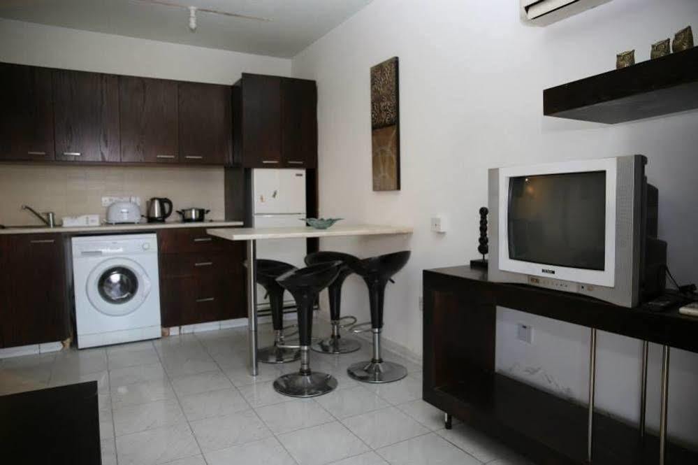 Alora Apartments Larnaca Buitenkant foto