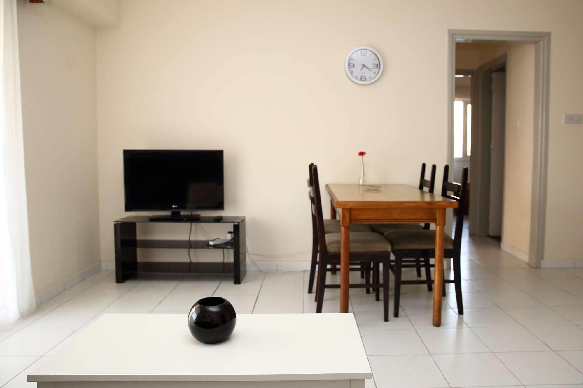 Alora Apartments Larnaca Buitenkant foto