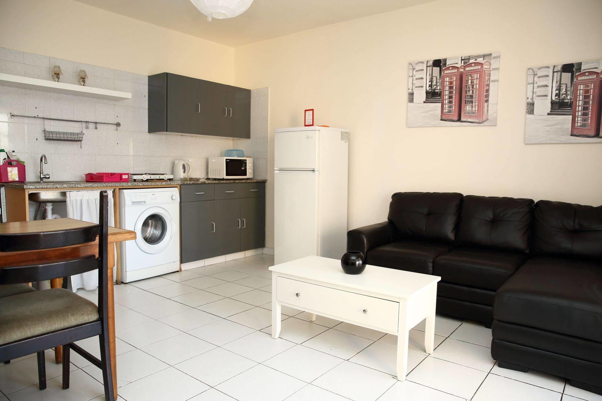Alora Apartments Larnaca Buitenkant foto